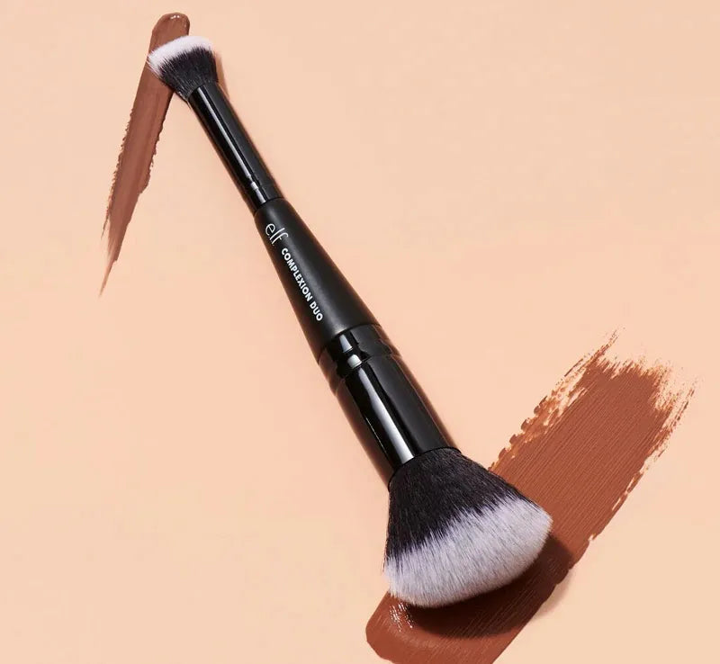 Elf cosmetics brocha dúo para base y corrector